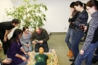 Herr Schirra bei der Forbereitung zur CPR beim Mittelkurs der DAA
